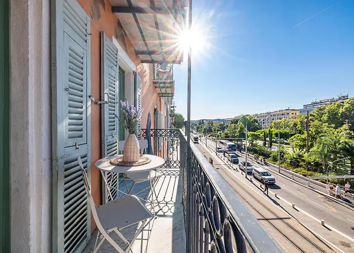 2 Bdr Panoramic View On Gardens