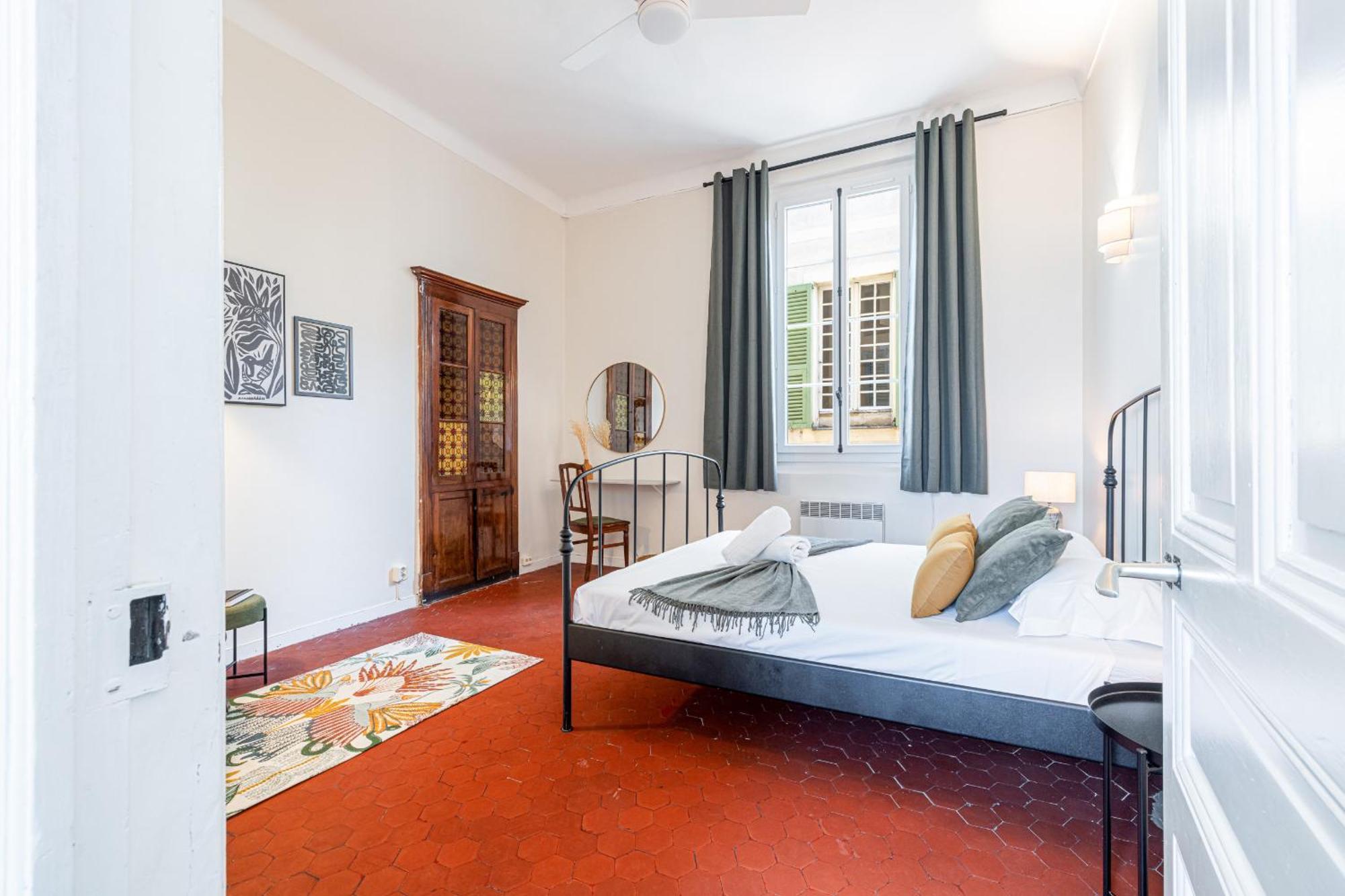 Apartment 2 Bdr Panoramic View On Gardens *