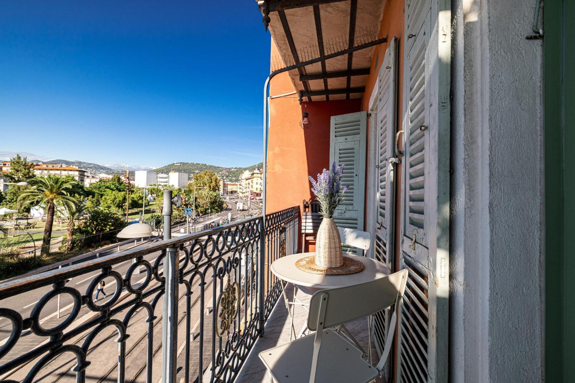 Apartment 2 Bdr Panoramic View On Gardens